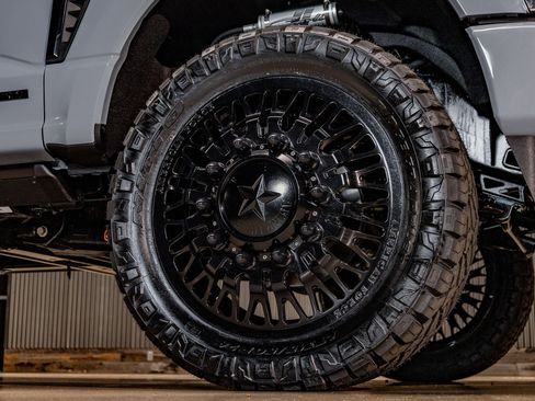 Used 2025 Ford F350 Platinum image 17