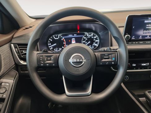 Used 2023 Nissan Rogue SV image 15