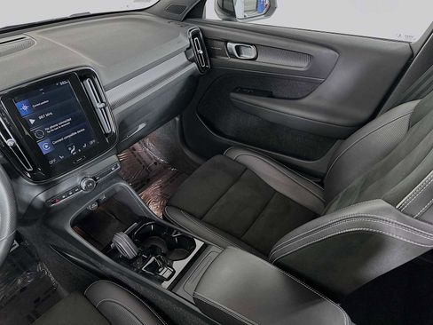 Used 2021 Volvo XC40 T5 R-Design image 22