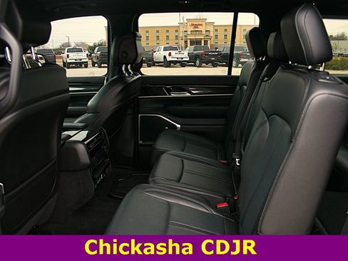 Used 2024 Jeep Wagoneer L Base w/ Premium Group I image 16