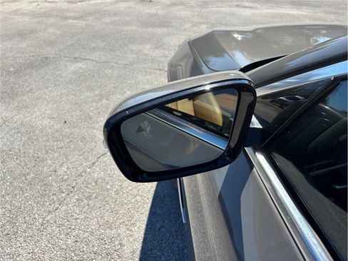 Used 2021 BMW 530i xDrive w/ Premium Package image 17