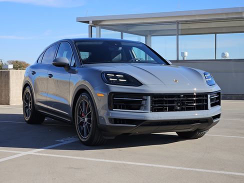 Certified 2025 Porsche Cayenne S image 10