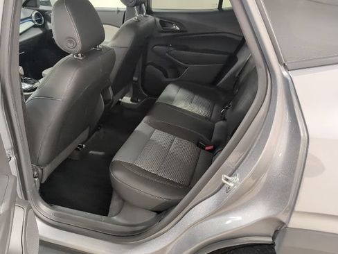 Used 2025 Chevrolet Trax LT w/ LT Convenience Package FWD image 20