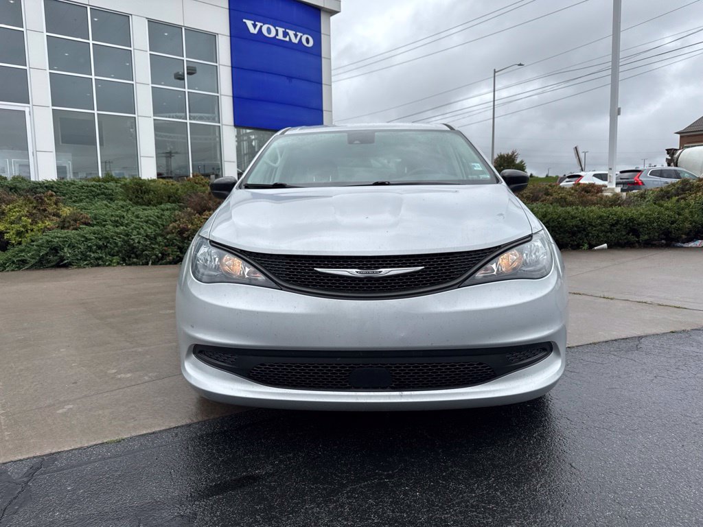 Used 2024 Chrysler Voyager LX FWD image 2