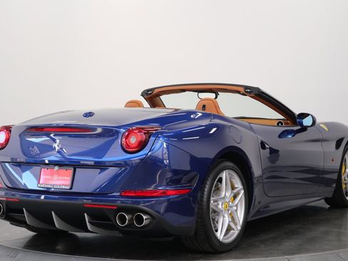 Used 2017 Ferrari California T RWD image 9