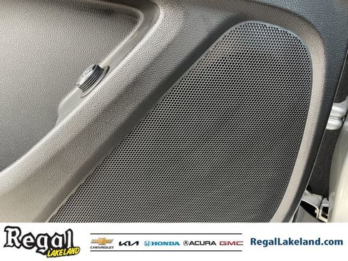 Used 2020 Chevrolet Traverse LT image 18