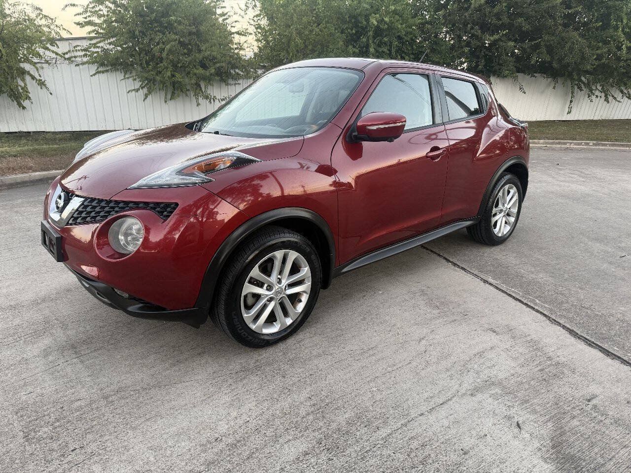 Used 2016 Nissan Juke SL FWD image 2