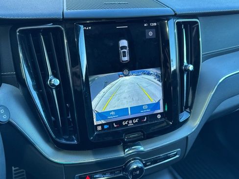 Used 2022 Volvo XC60 B5 R-Design image 7