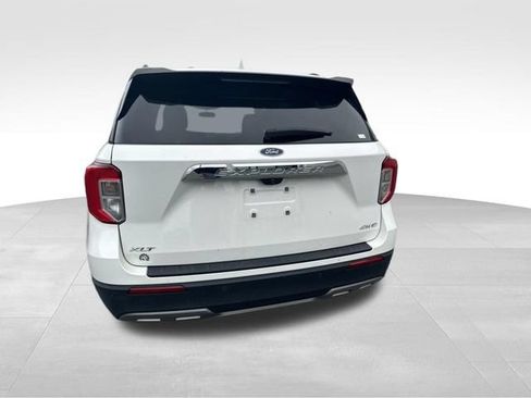 Used 2022 Ford Explorer XLT w/ Equipment Group 202A AWD/4WD image 5