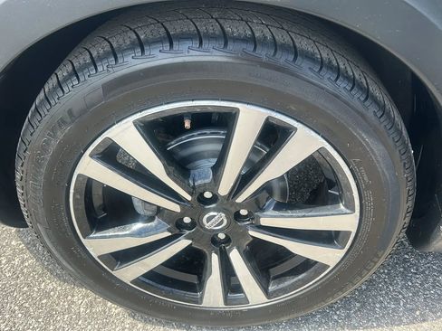 Used 2019 Nissan Kicks SV FWD image 26