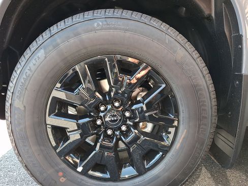 New 2026 Nissan Frontier SV w/ SV Convenience Package AWD/4WD image 4