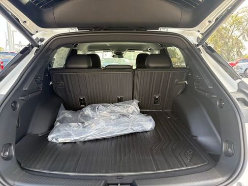 New 2026 Chevrolet Equinox EV LT image 11