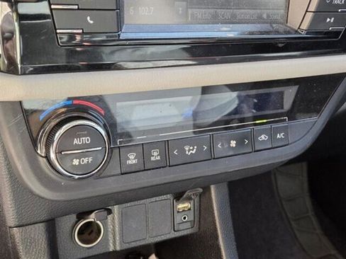 Used 2014 Toyota Corolla LE image 9