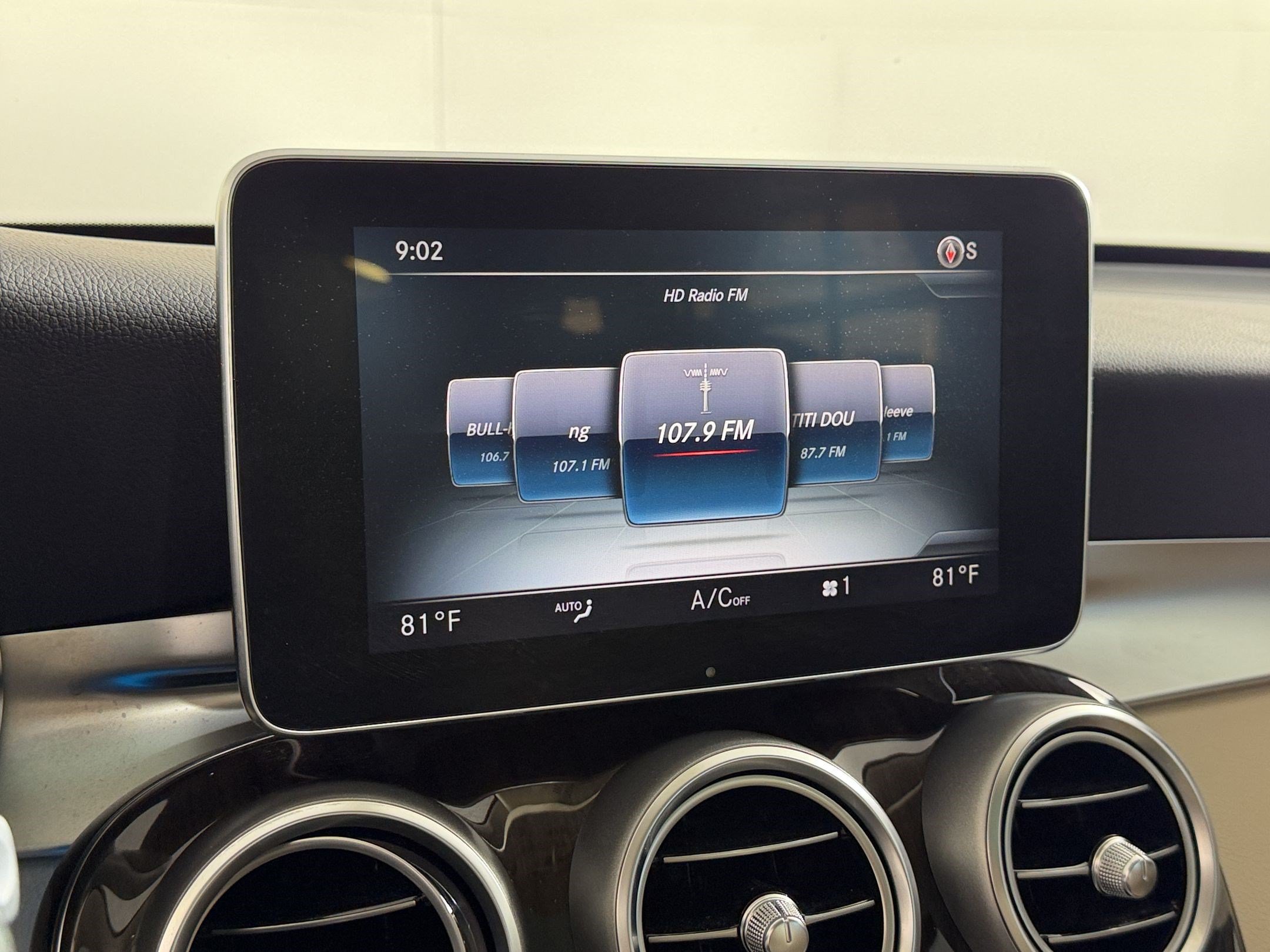 Used 2017 Mercedes-Benz GLC 300 4MATIC image 20