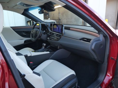 Certified 2025 Lexus ES 300h ES 300h image 14