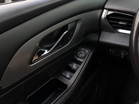 Used 2020 Chevrolet Traverse LT FWD image 28