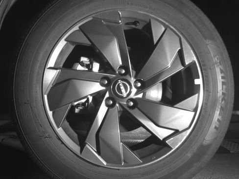 Used 2025 Nissan Rogue SV FWD image 12