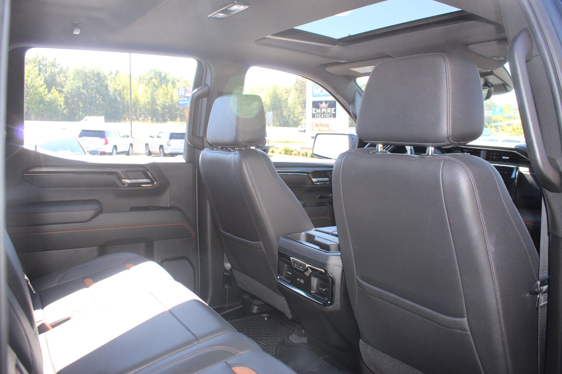 Used 2023 GMC Sierra 1500 AT4 w/ AT4 Premium Package AWD/4WD image 34