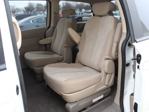 Used 2010 Kia Sedona LX image 27