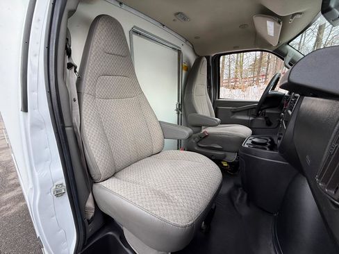 Used 2019 GMC Savana 3500 w/ Driver Convenience Package image 16