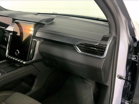 Used 2025 GMC Acadia Elevation FWD image 16