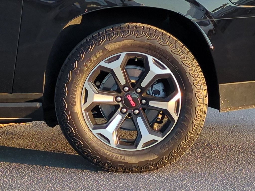 Certified 2026 GMC Yukon XL AT4 w/ AT4 Premium Plus Package AWD/4WD image 40