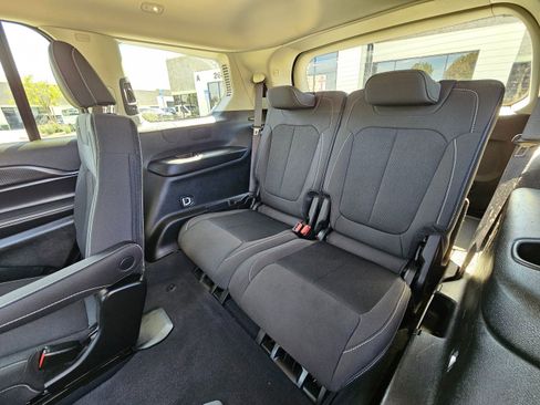 Used 2023 Jeep Grand Cherokee L Laredo image 21