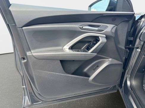 Used 2025 Audi Q5 Premium image 16