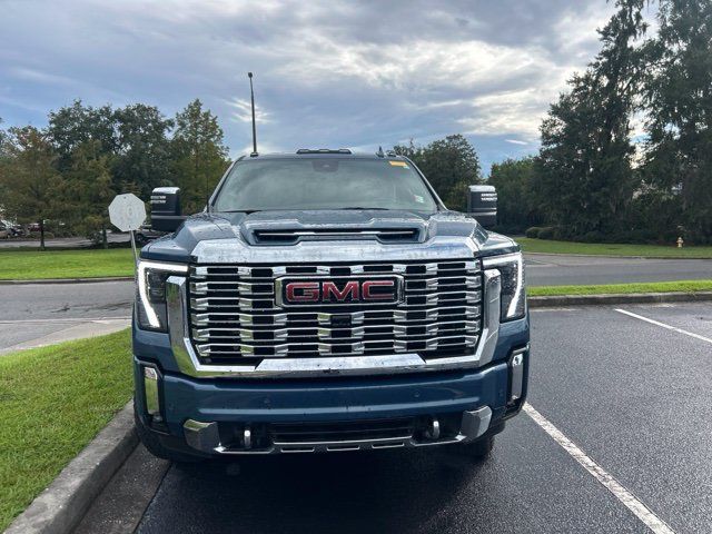 Used 2025 GMC Sierra 2500 Denali w/ Denali Reserve Package AWD/4WD image 2