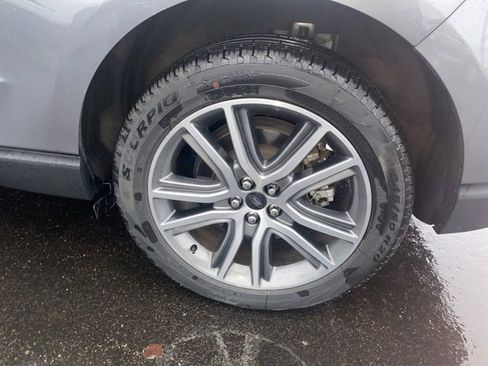 Used 2024 Ford Edge Titanium image 9