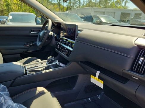 New 2026 Nissan Pathfinder Platinum w/ Cargo Package image 32