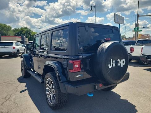 Used 2023 Jeep Wrangler Unlimited Sahara AWD/4WD image 3