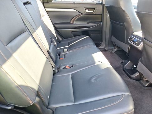 Used 2015 Toyota Highlander XLE image 33