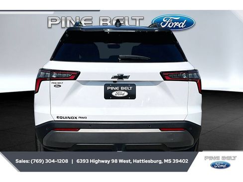 Used 2025 Chevrolet Equinox LT w/ Safety and Technology Package AWD/4WD image 4