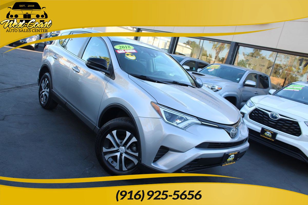 Used 2018 Toyota RAV4 LE FWD image 1