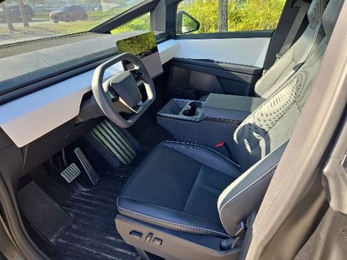 Used 2024 Tesla Cybertruck AWD Crew Cab image 14