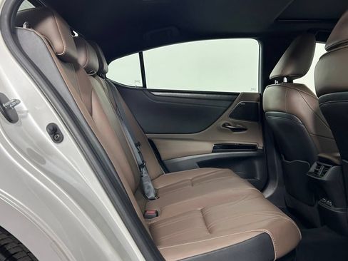 Used 2022 Lexus ES 300h w/ Luxury Package FWD image 14