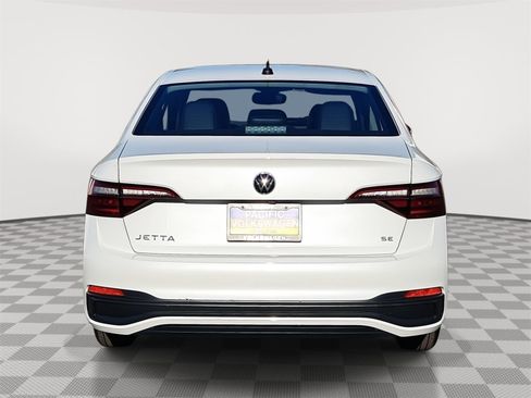 Used 2022 Volkswagen Jetta SE image 6