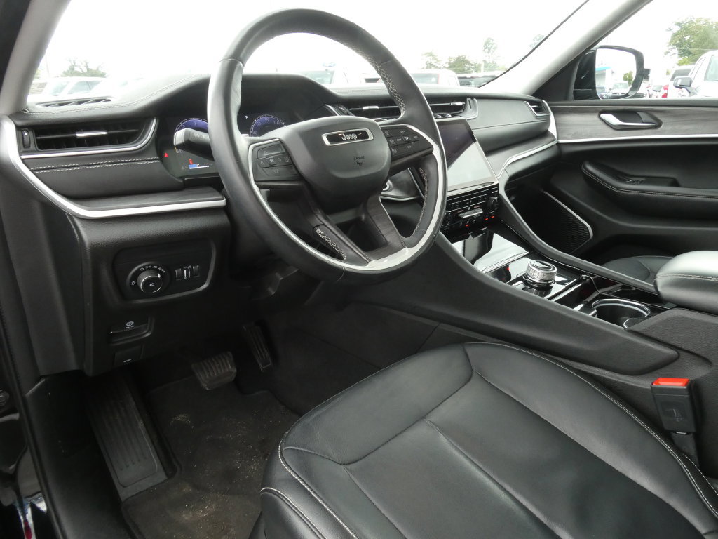 Used 2021 Jeep Grand Cherokee L Limited AWD/4WD image 23