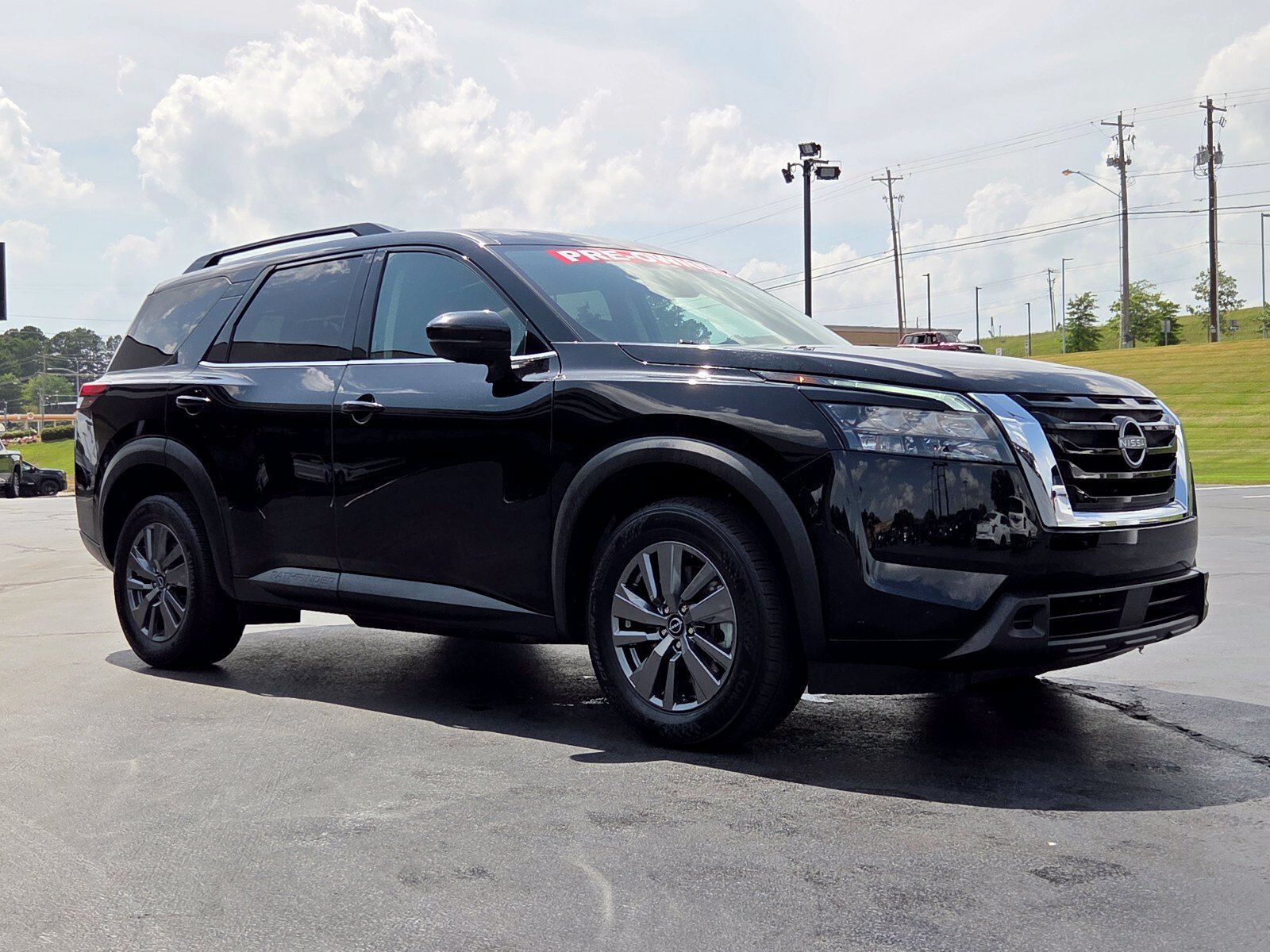 Used 2025 Nissan Pathfinder SV AWD/4WD image 4