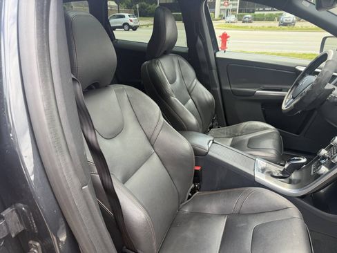 Used 2016 Volvo XC60 T5 Premier w/ Proximity Package FWD image 9