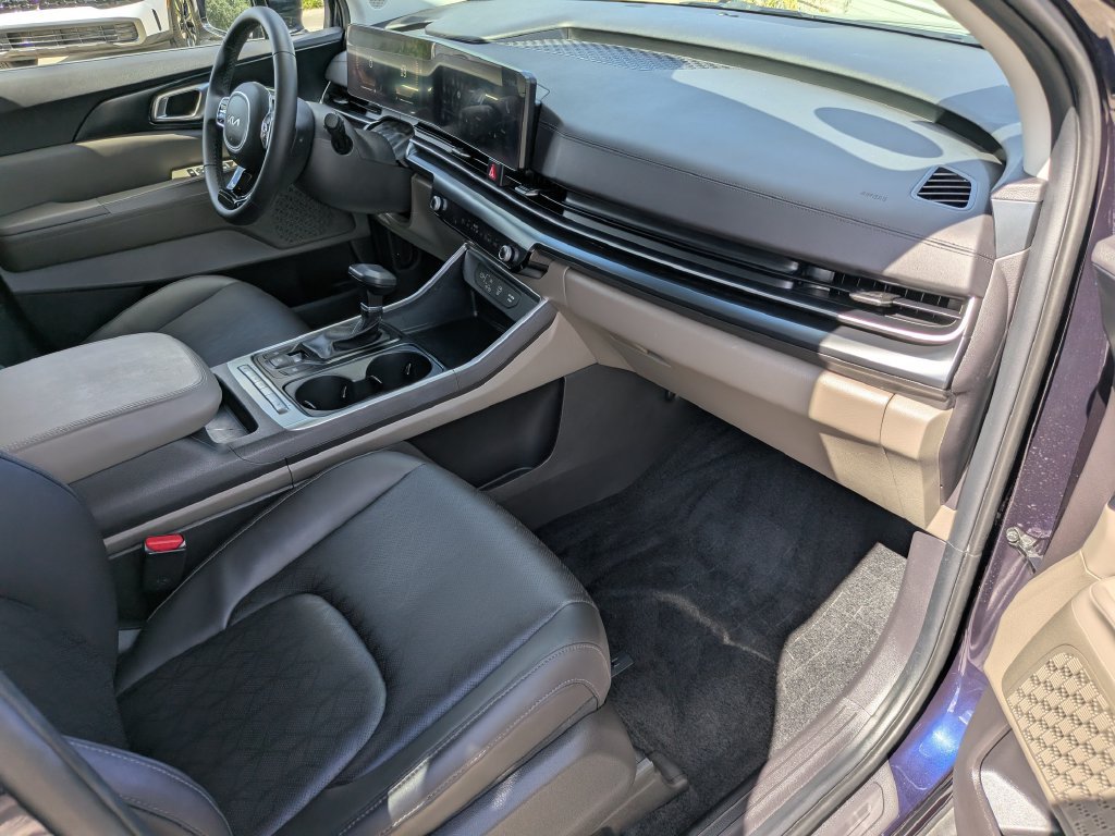 Certified 2026 Kia Carnival FWD image 12