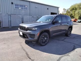 New 2025 Jeep Grand Cherokee Altitude w/ Trailer Tow Package video 1