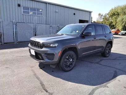 New 2025 Jeep Grand Cherokee Altitude w/ Trailer Tow Package