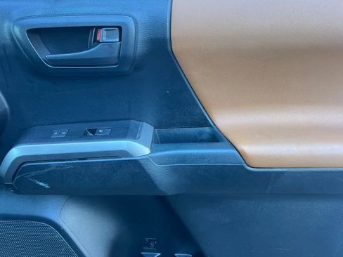 Used 2017 Toyota Tacoma SR5 w/ Tow Package RWD image 17