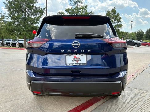 Used 2026 Nissan Rogue SV FWD image 7