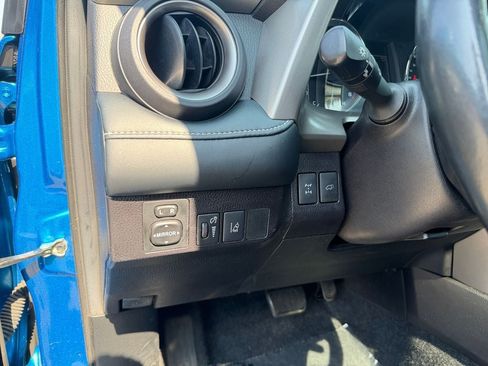 Used 2018 Toyota RAV4 Limited AWD/4WD image 19
