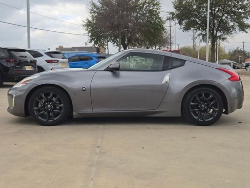 Used 2016 Nissan 370Z Coupe image 4