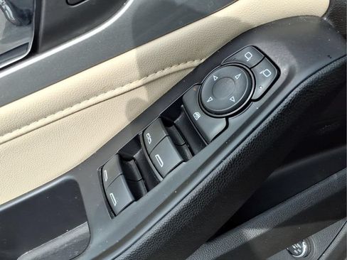 Used 2022 Chevrolet Traverse LT AWD/4WD image 14