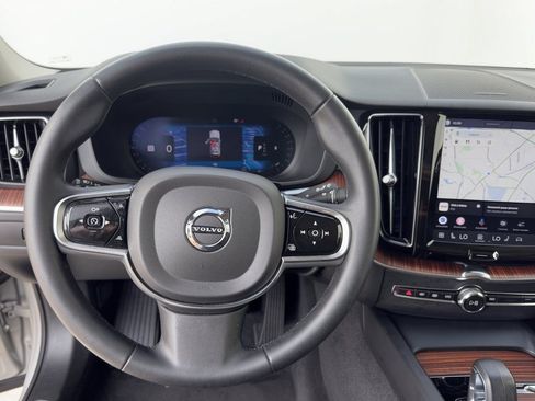 Used 2024 Volvo XC60 B5 Plus AWD/4WD image 10
